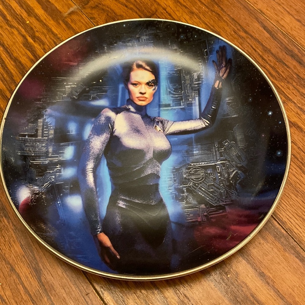 Star Trek “Women of Star Trek” 7/9 plate